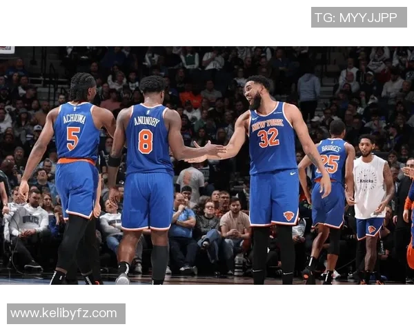 雷霆与尼克斯激战正酣NBA赛场精彩瞬间回顾与分析
